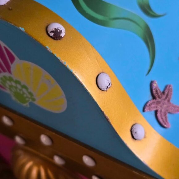 Disney The Little Mermaid Ariel Treasure Chest Colorful Seashell Jewelry Box - Picture 4 of 10